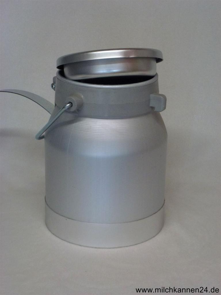 10 Liter Aluminium Milchkanne mit geöffnetem Deckel